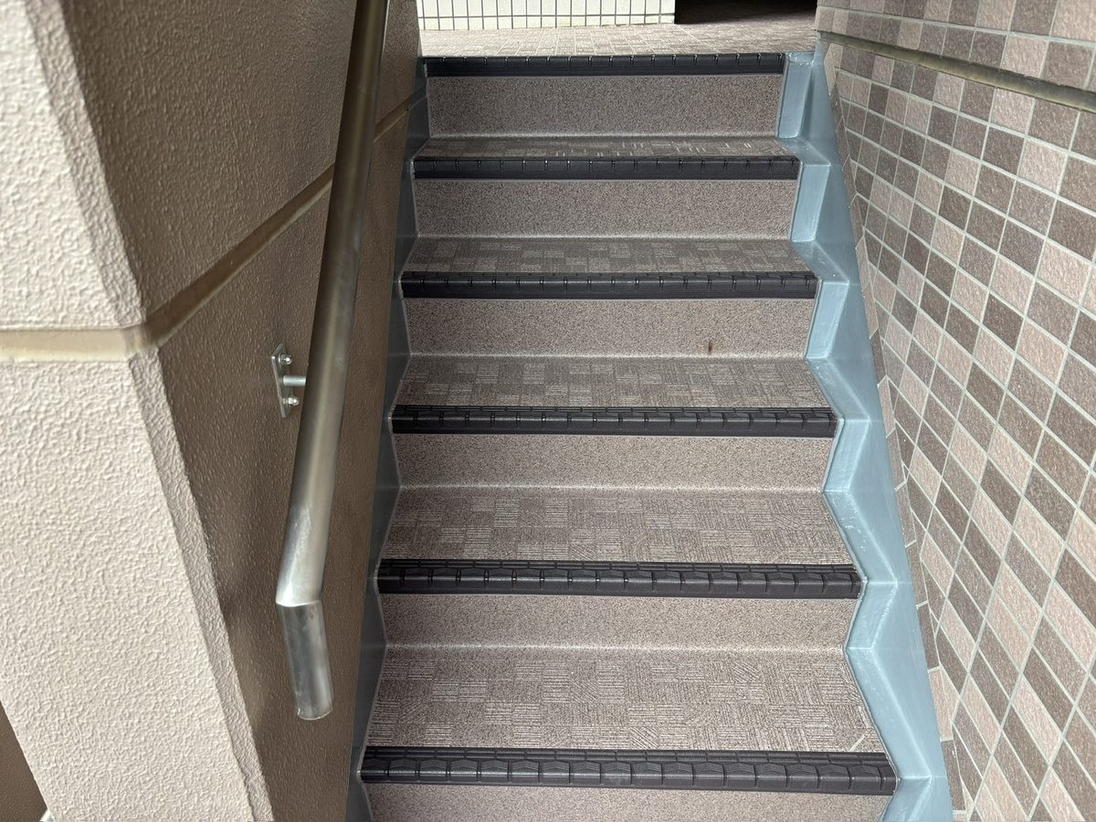 防滑化粧シート貼り工事の施工後